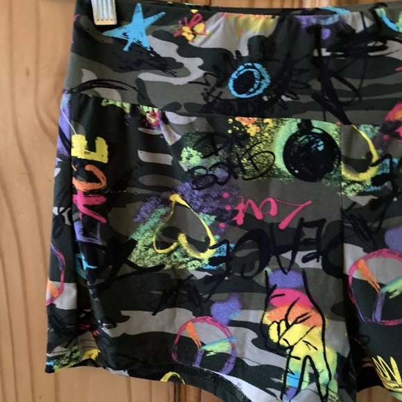 Women's Full Circle Trends Green soft athletic running shorts size L - NWT - Picture 2 of 8